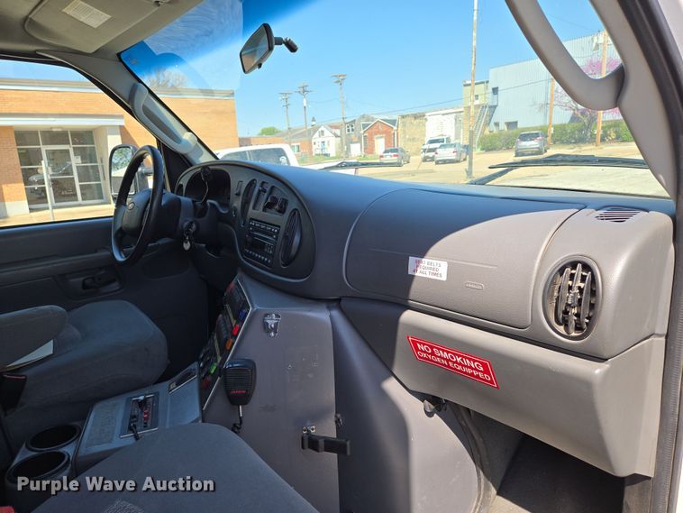 image for item EN8888 2006 Ford E450 Super Duty ambulance