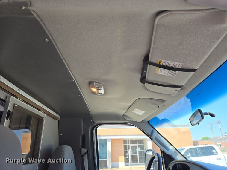 image for item EN8888 2006 Ford E450 Super Duty ambulance