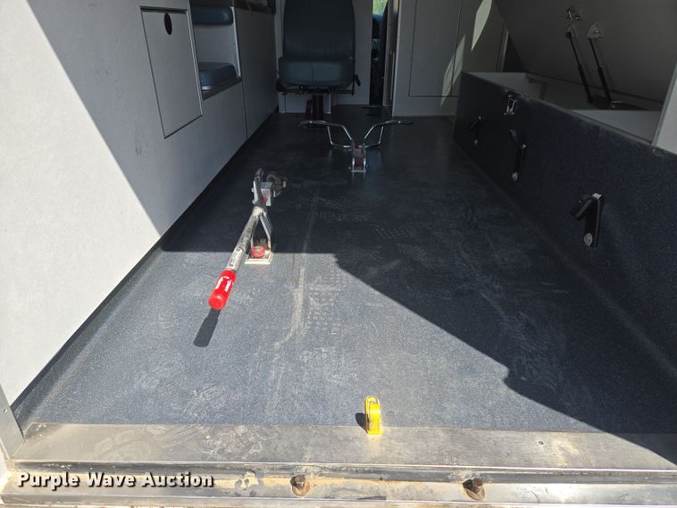 image for item EN8888 2006 Ford E450 Super Duty ambulance
