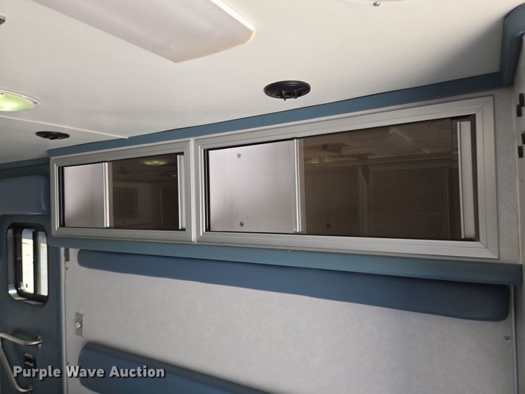 image for item EN8888 2006 Ford E450 Super Duty ambulance