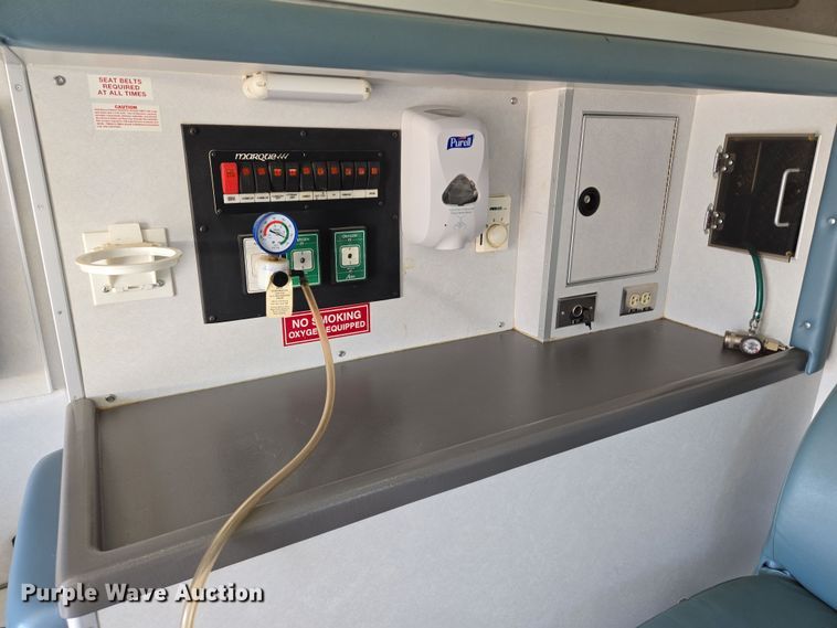 image for item EN8888 2006 Ford E450 Super Duty ambulance