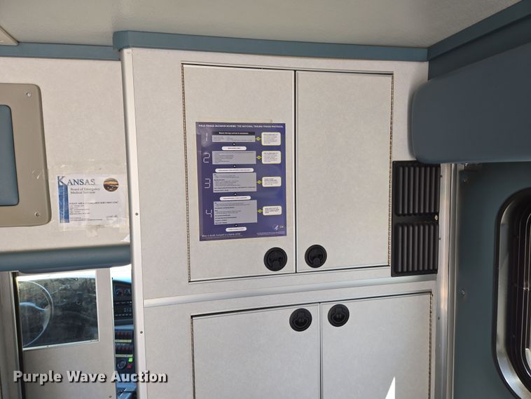 image for item EN8888 2006 Ford E450 Super Duty ambulance