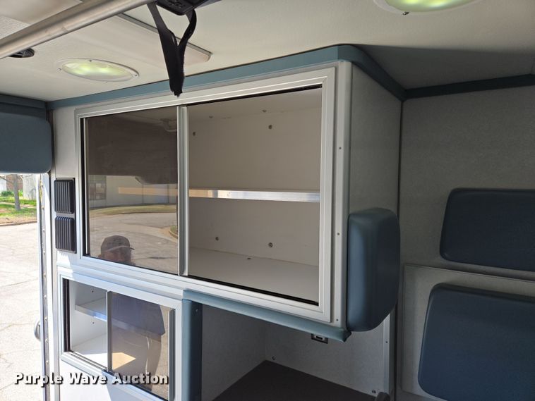 image for item EN8888 2006 Ford E450 Super Duty ambulance