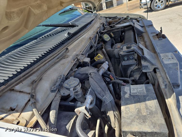 image for item EN8888 2006 Ford E450 Super Duty ambulance