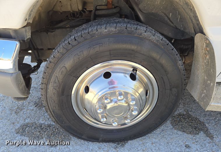 image for item EN8888 2006 Ford E450 Super Duty ambulance