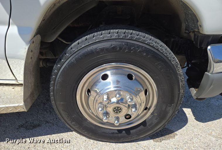 image for item EN8888 2006 Ford E450 Super Duty ambulance