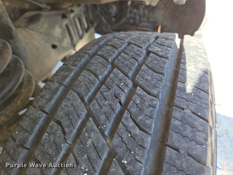 image for item EN8888 2006 Ford E450 Super Duty ambulance