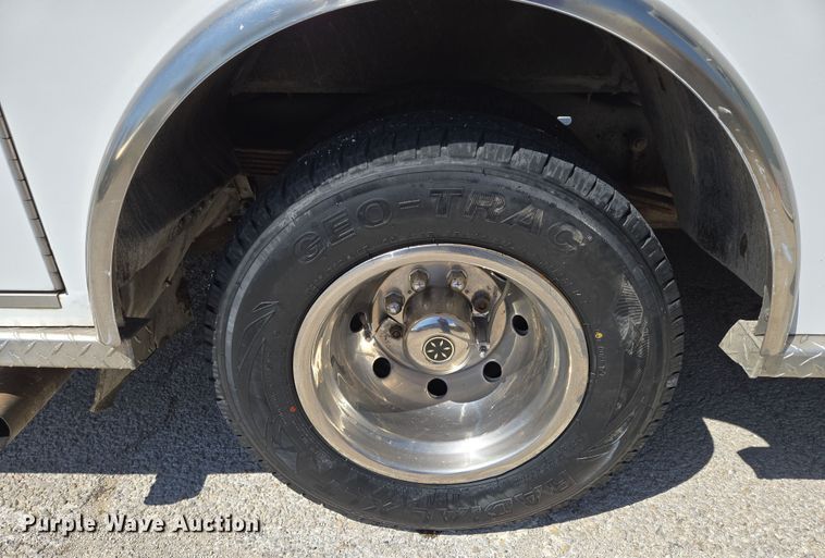 image for item EN8888 2006 Ford E450 Super Duty ambulance