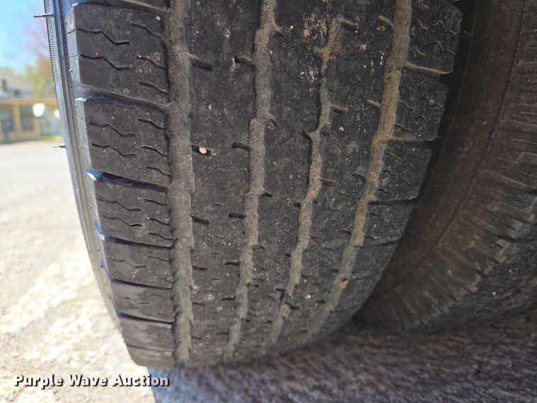 image for item EN8888 2006 Ford E450 Super Duty ambulance