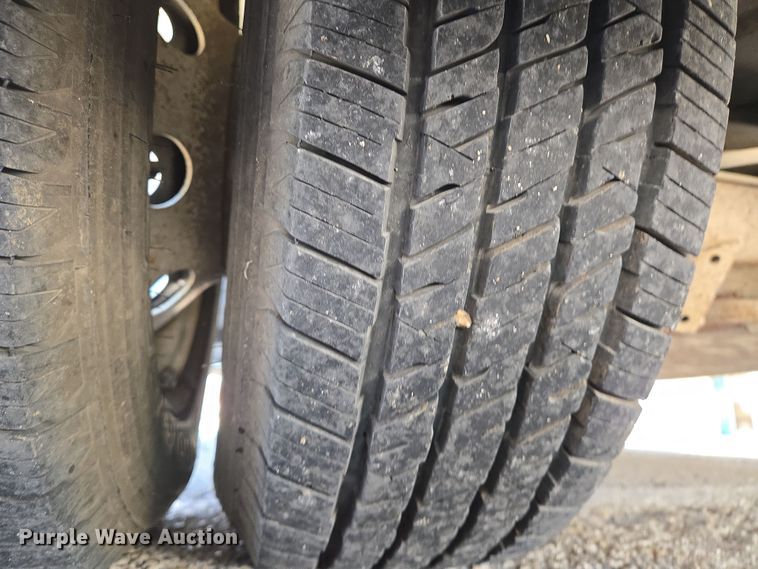 image for item EN8888 2006 Ford E450 Super Duty ambulance