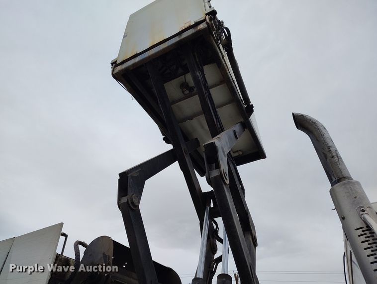 image for item EO9978 2016 Freightliner Business Class M2 street sweeper truck