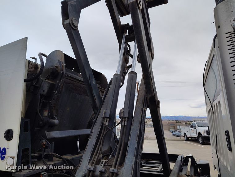 image for item EO9978 2016 Freightliner Business Class M2 street sweeper truck