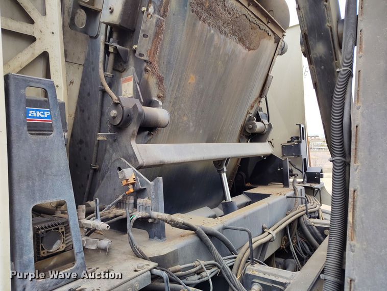 image for item EO9978 2016 Freightliner Business Class M2 street sweeper truck