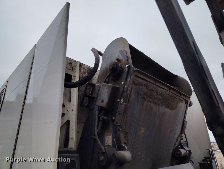 image for item EO9978 2016 Freightliner Business Class M2 street sweeper truck