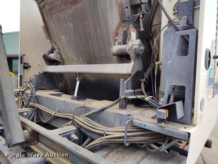 image for item EO9978 2016 Freightliner Business Class M2 street sweeper truck