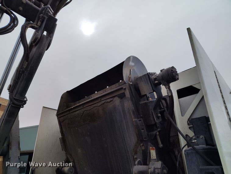 image for item EO9978 2016 Freightliner Business Class M2 street sweeper truck