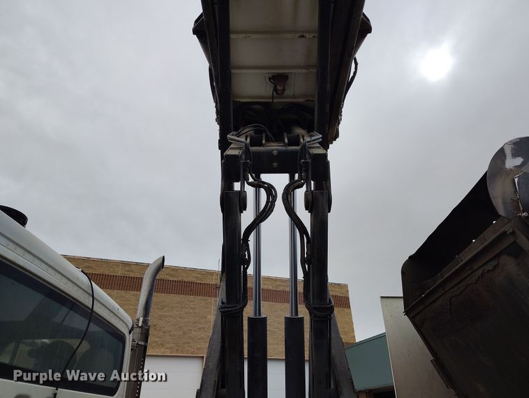 image for item EO9978 2016 Freightliner Business Class M2 street sweeper truck