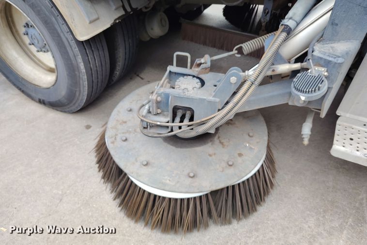 image for item EO9978 2016 Freightliner Business Class M2 street sweeper truck