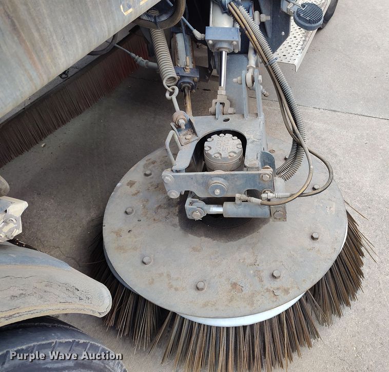 image for item EO9978 2016 Freightliner Business Class M2 street sweeper truck