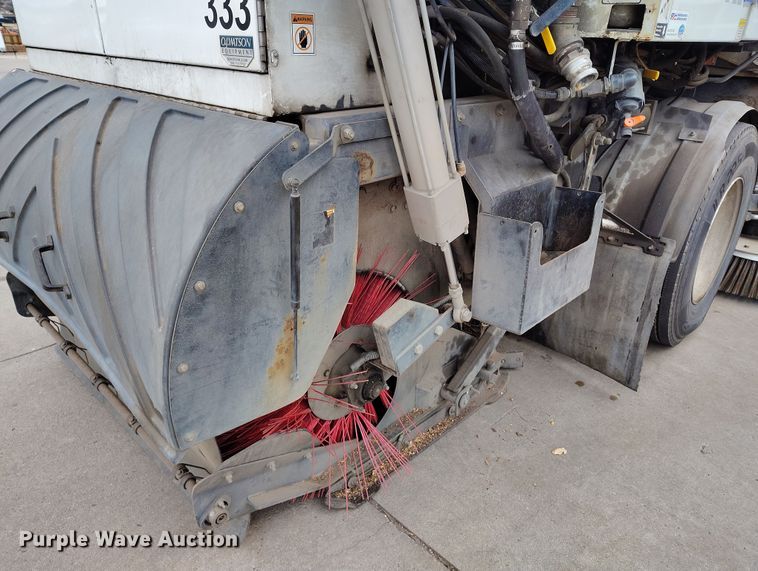 image for item EO9978 2016 Freightliner Business Class M2 street sweeper truck