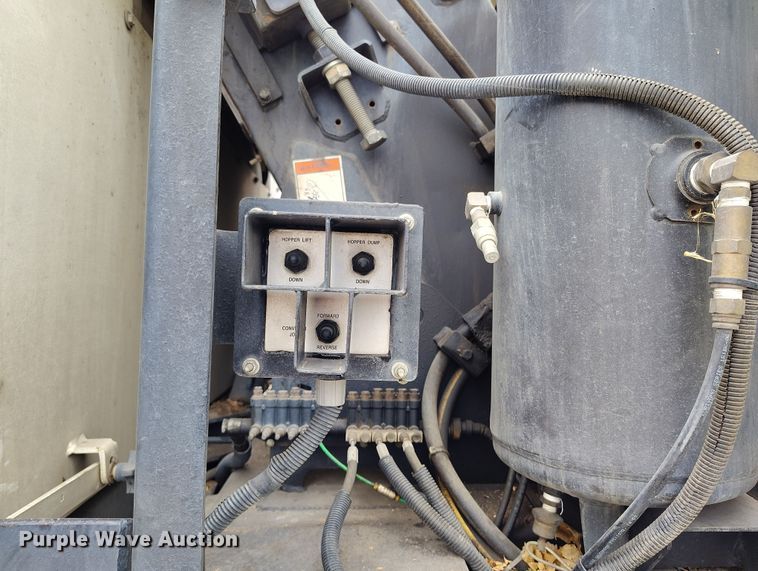 image for item EO9978 2016 Freightliner Business Class M2 street sweeper truck