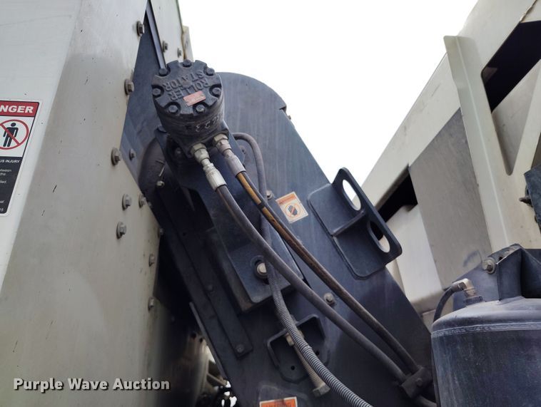 image for item EO9978 2016 Freightliner Business Class M2 street sweeper truck