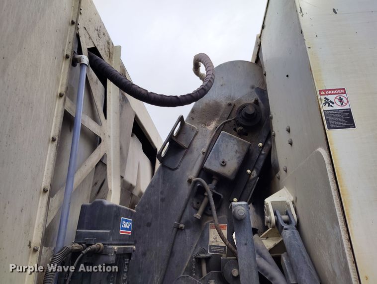 image for item EO9978 2016 Freightliner Business Class M2 street sweeper truck