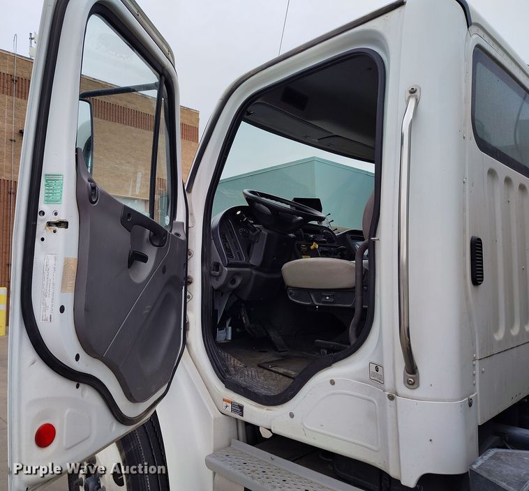 image for item EO9978 2016 Freightliner Business Class M2 street sweeper truck