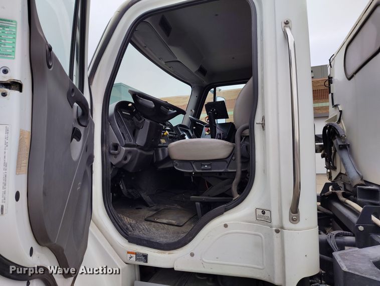 image for item EO9978 2016 Freightliner Business Class M2 street sweeper truck