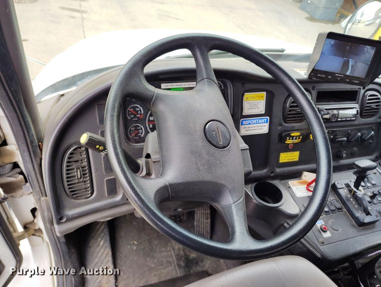 image for item EO9978 2016 Freightliner Business Class M2 street sweeper truck