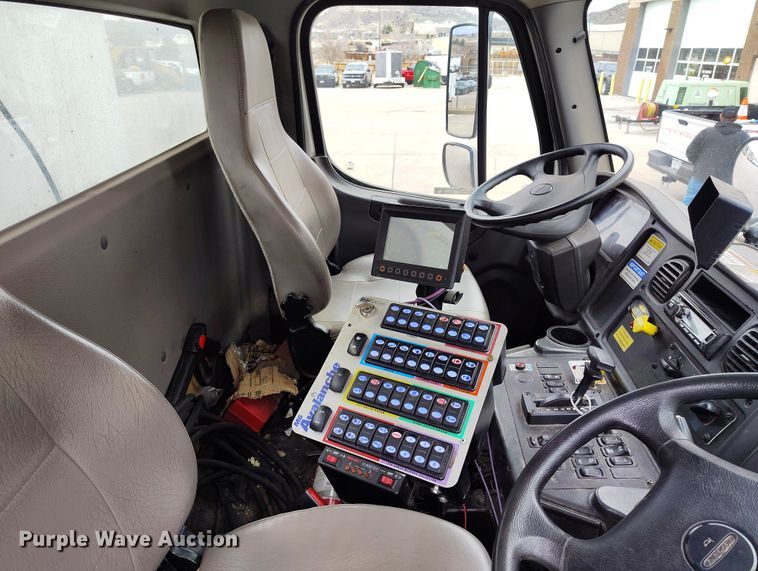 image for item EO9978 2016 Freightliner Business Class M2 street sweeper truck