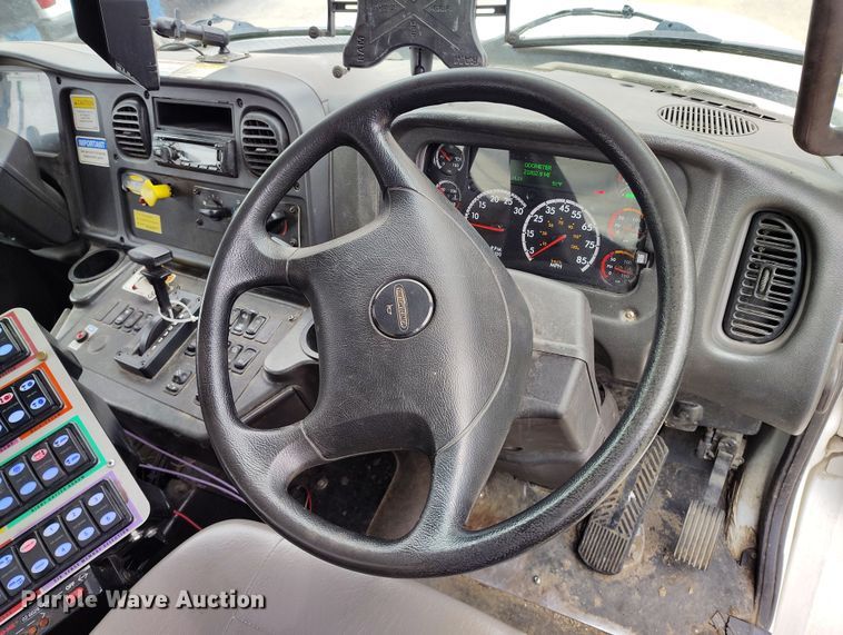 image for item EO9978 2016 Freightliner Business Class M2 street sweeper truck