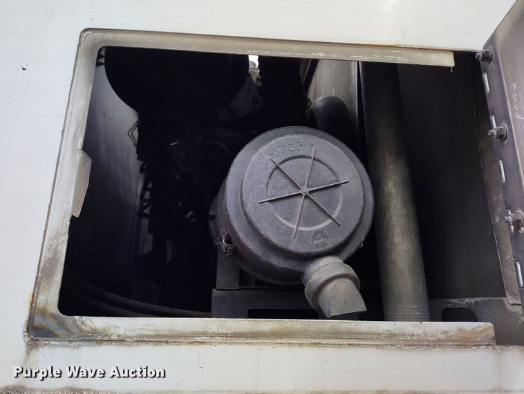 image for item EO9978 2016 Freightliner Business Class M2 street sweeper truck