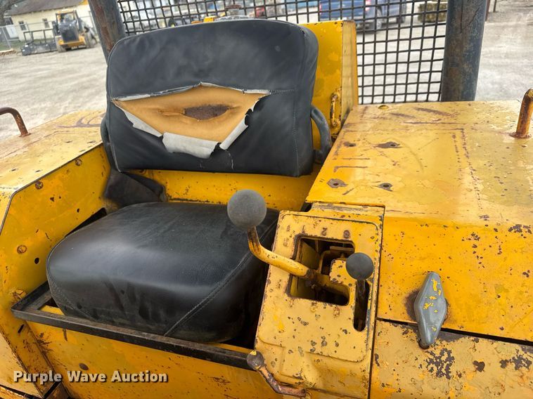 image for item EQ1251 1977 John Deere 555A track loader