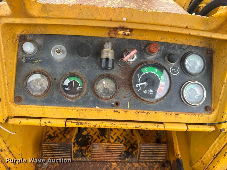 image for item EQ1251 1977 John Deere 555A track loader