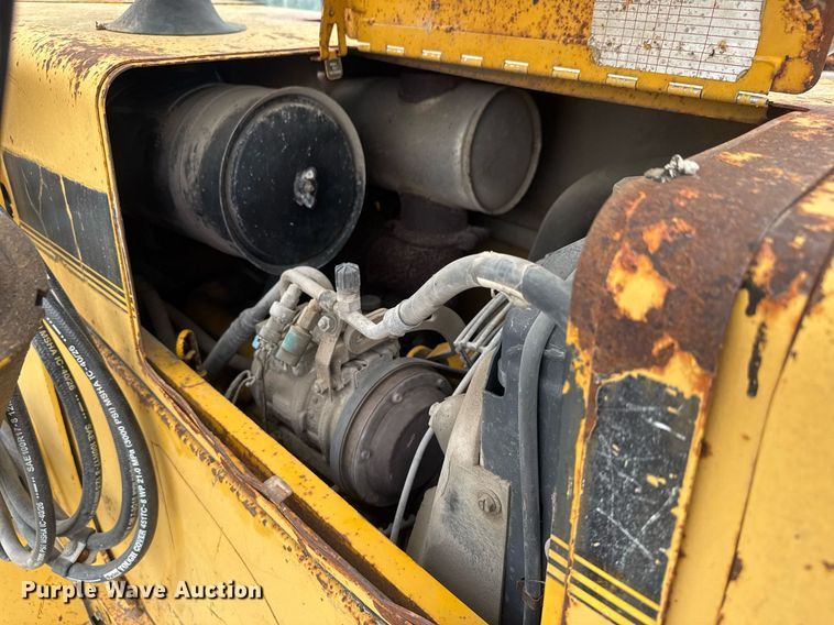 image for item EQ1252 1996 John Deere 310D backhoe