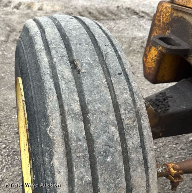 image for item EQ1252 1996 John Deere 310D backhoe