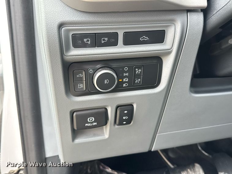 image for item EQ1255 2022 Ford F150 SuperCrew pickup truck