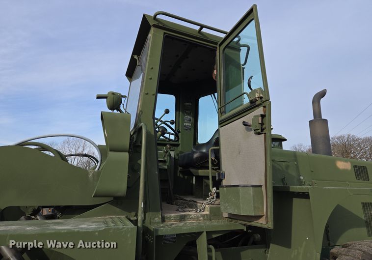 image for item EQ6957 1984 International M10A wheel loader