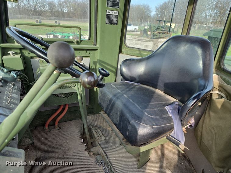 image for item EQ6957 1984 International M10A wheel loader