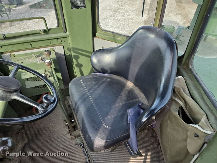 image for item EQ6957 1984 International M10A wheel loader