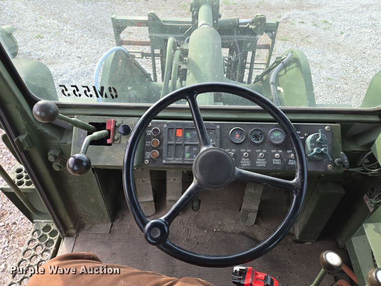 image for item EQ6957 1984 International M10A wheel loader