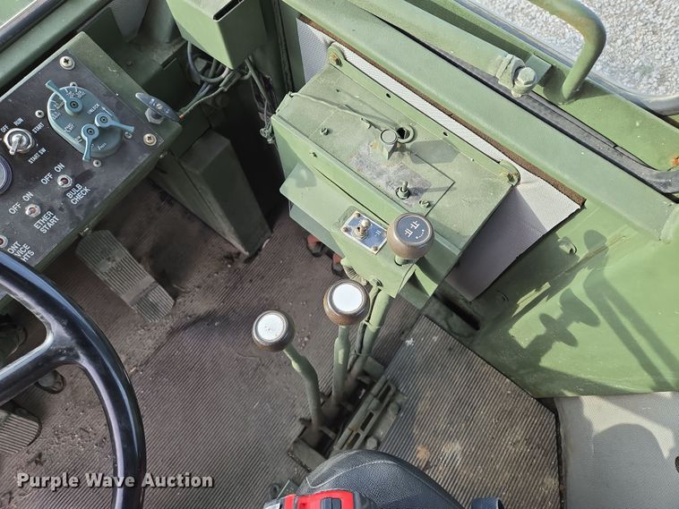 image for item EQ6957 1984 International M10A wheel loader