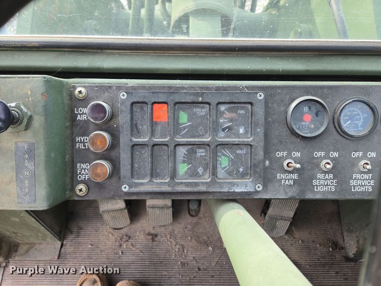 image for item EQ6957 1984 International M10A wheel loader