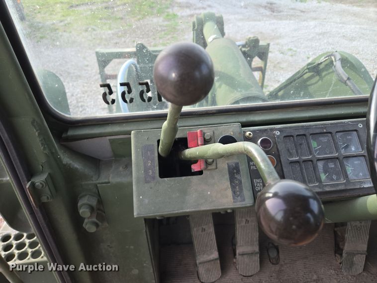 image for item EQ6957 1984 International M10A wheel loader