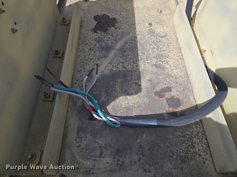 image for item EQ6966 2006 Utility trailer