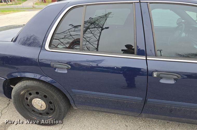 image for item EQ6972 2010 Ford Crown Victoria Police Interceptor  