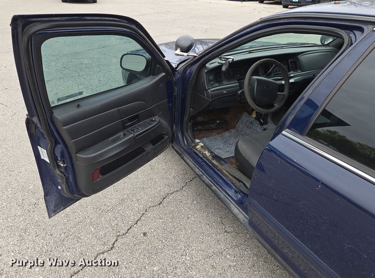 image for item EQ6972 2010 Ford Crown Victoria Police Interceptor  