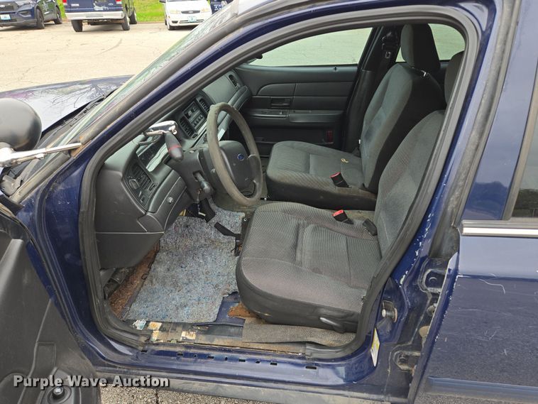 image for item EQ6972 2010 Ford Crown Victoria Police Interceptor  