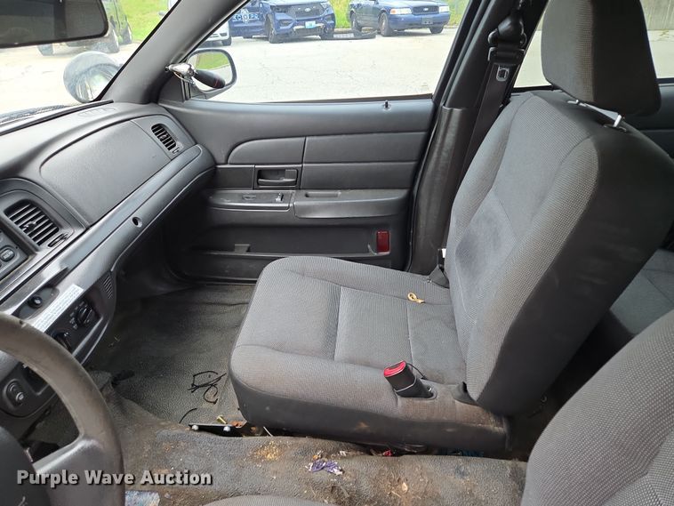 image for item EQ6972 2010 Ford Crown Victoria Police Interceptor  